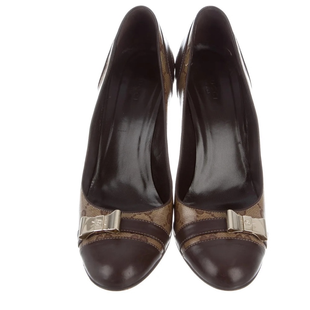 GUCCI GG Crystal Leather Pumps
Size: 10.5